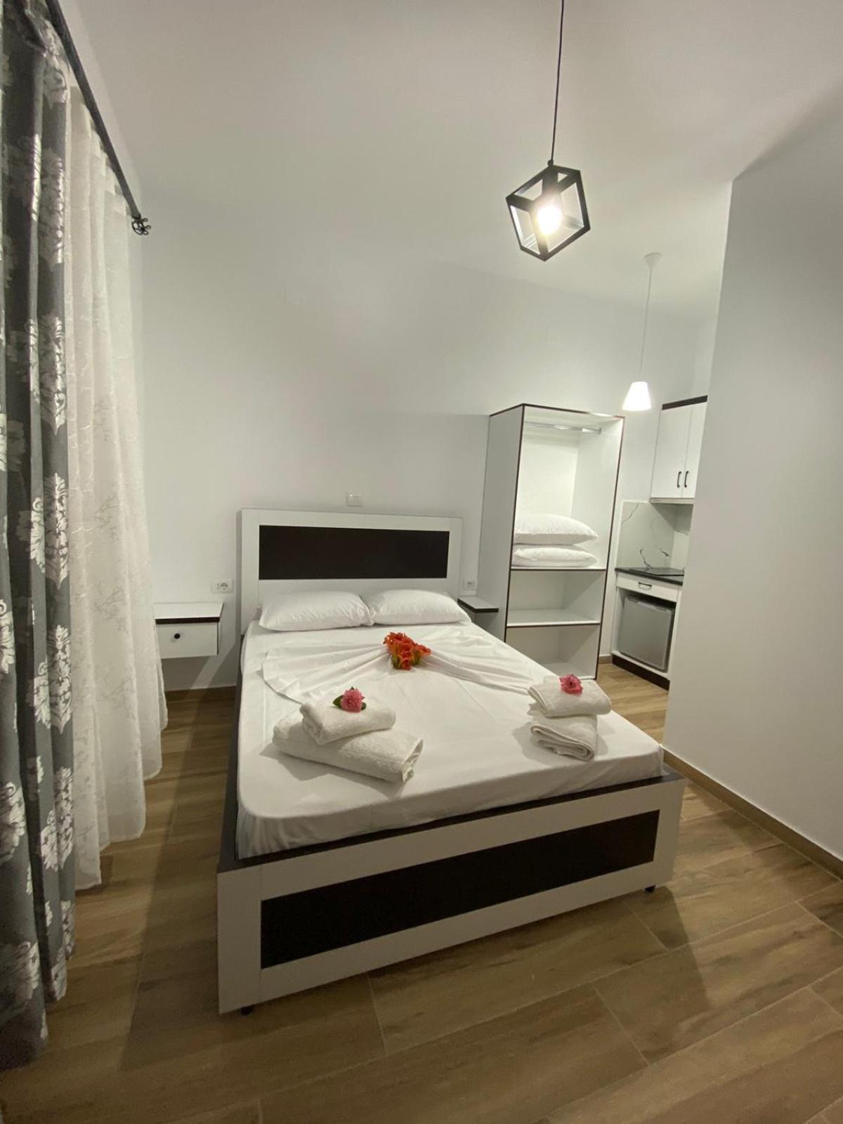 Rentrooms Geni Ksamil Exterior photo